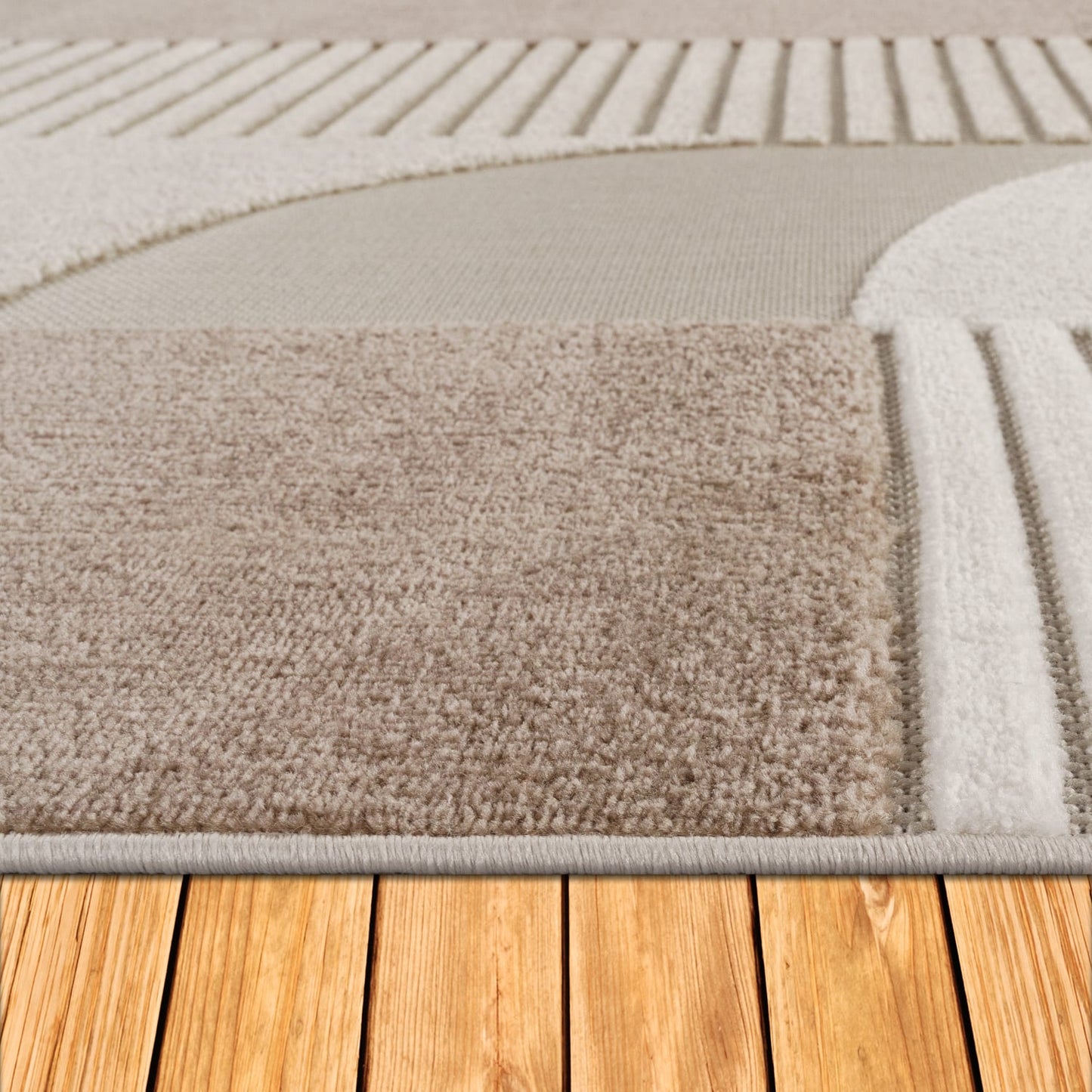 Elegant Beige Rug for Indoor and Outdoor Spaces