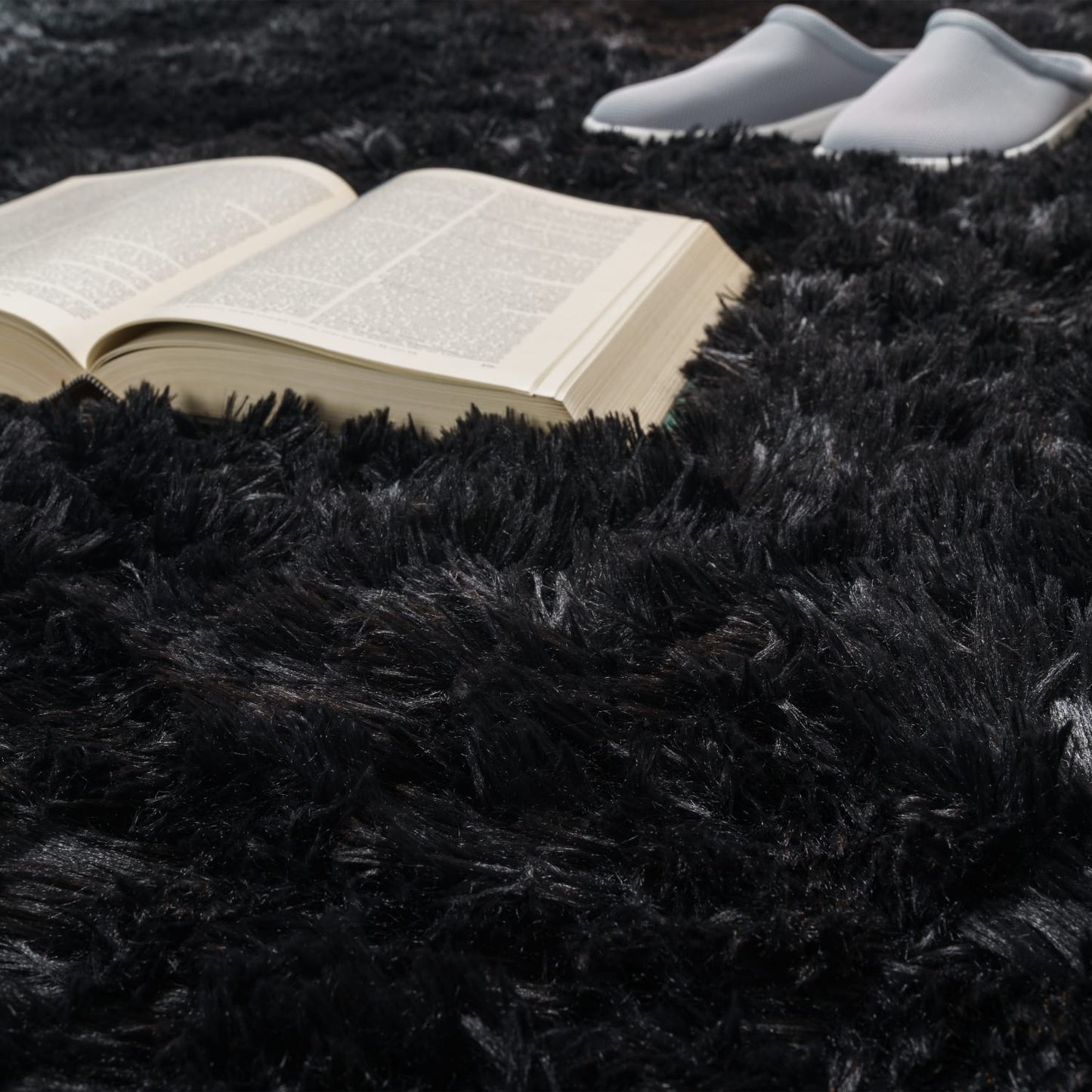 Black Plush Carpet for Indoor Use with Underfloor Heating