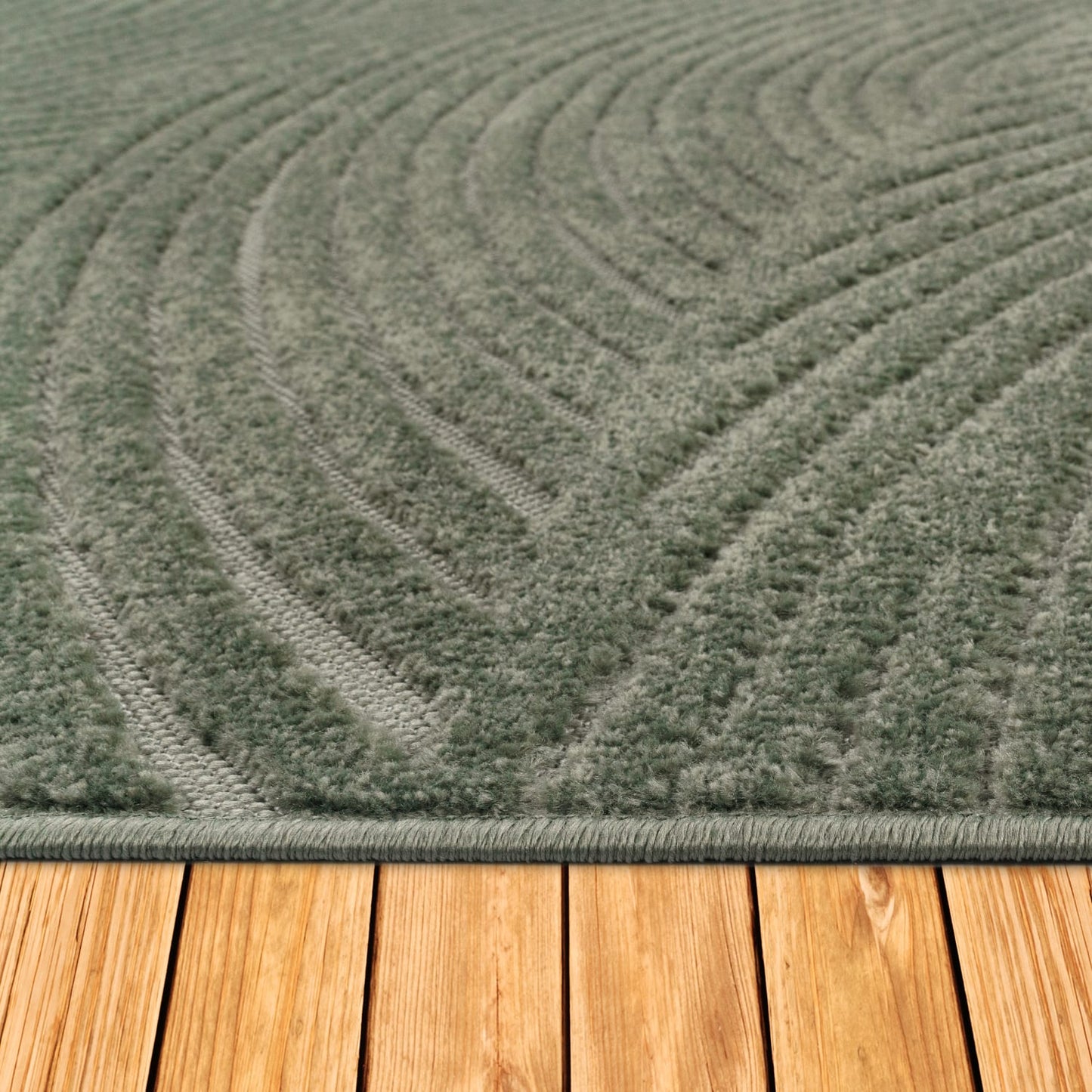 Versatile Green Rug for Indoor and Outdoor Use