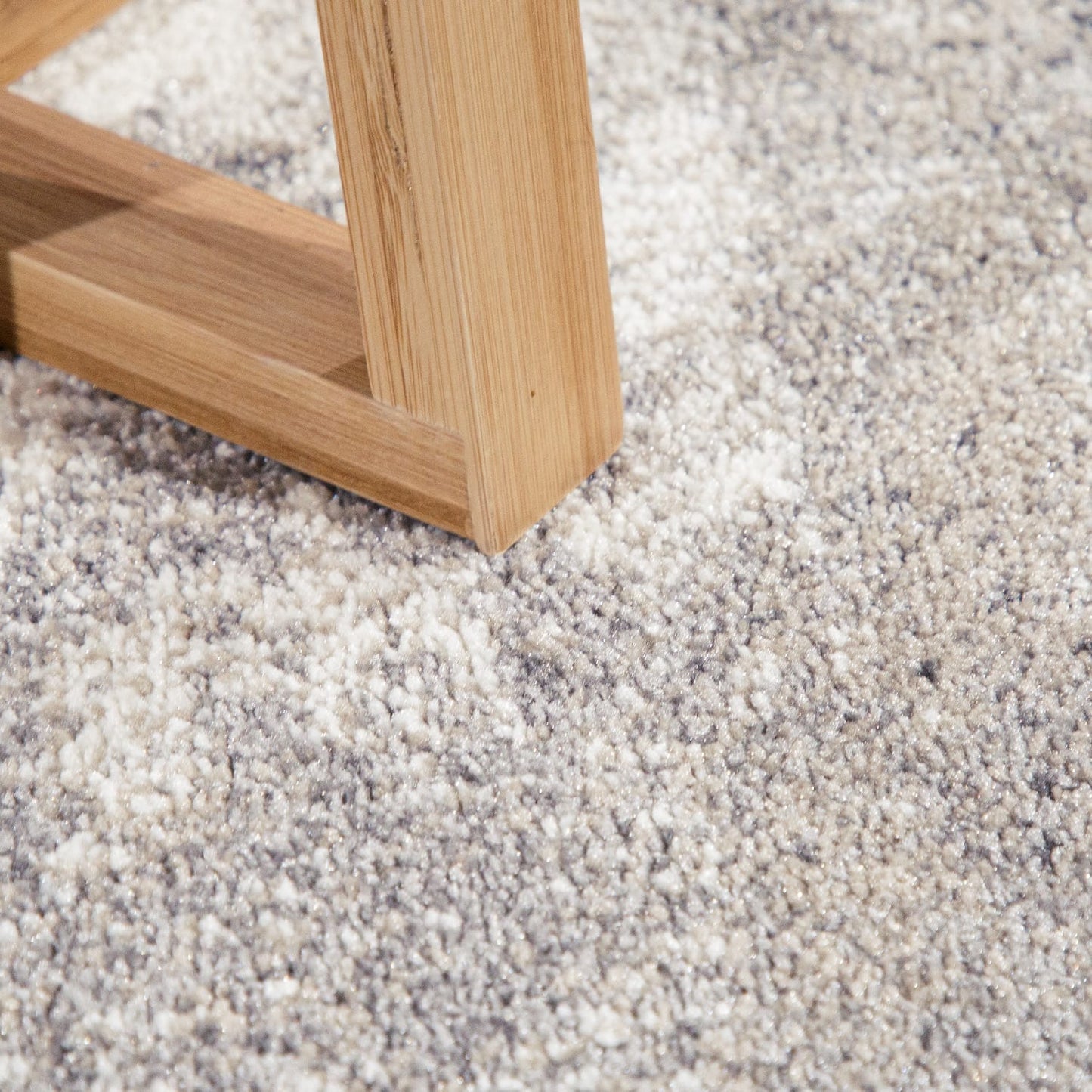 Durable Beige Indoor Rug with Jute Backing