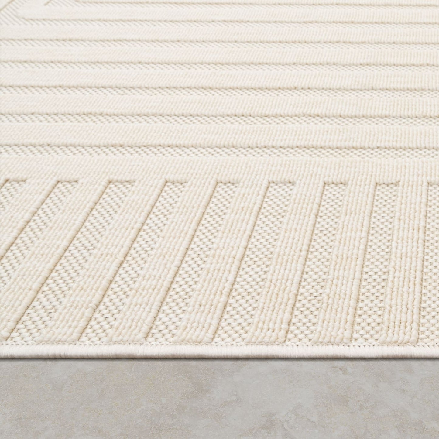 Cream Outdoor Rug Durable Polypropylene Design