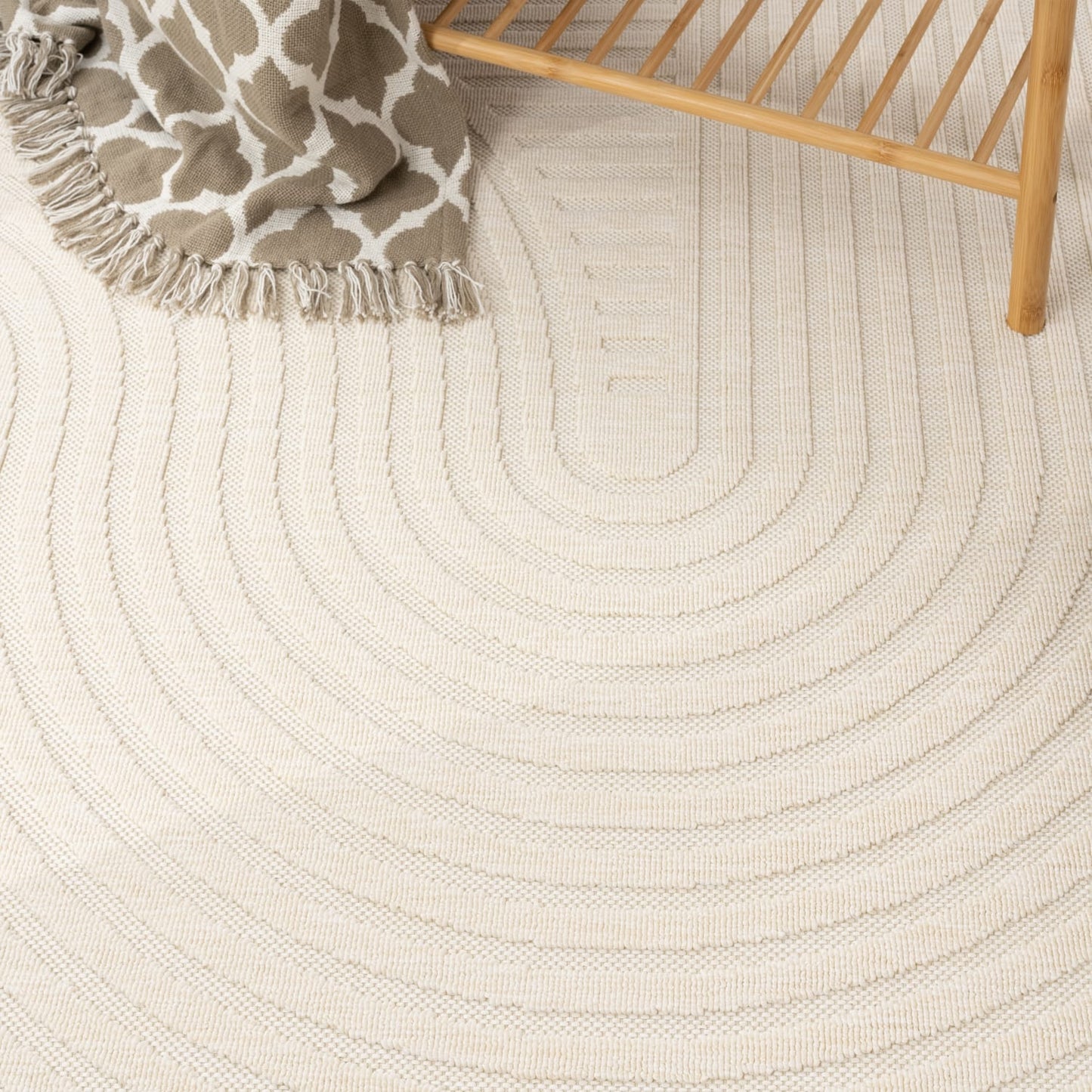 Cream Outdoor Rug Durable Polypropylene Design