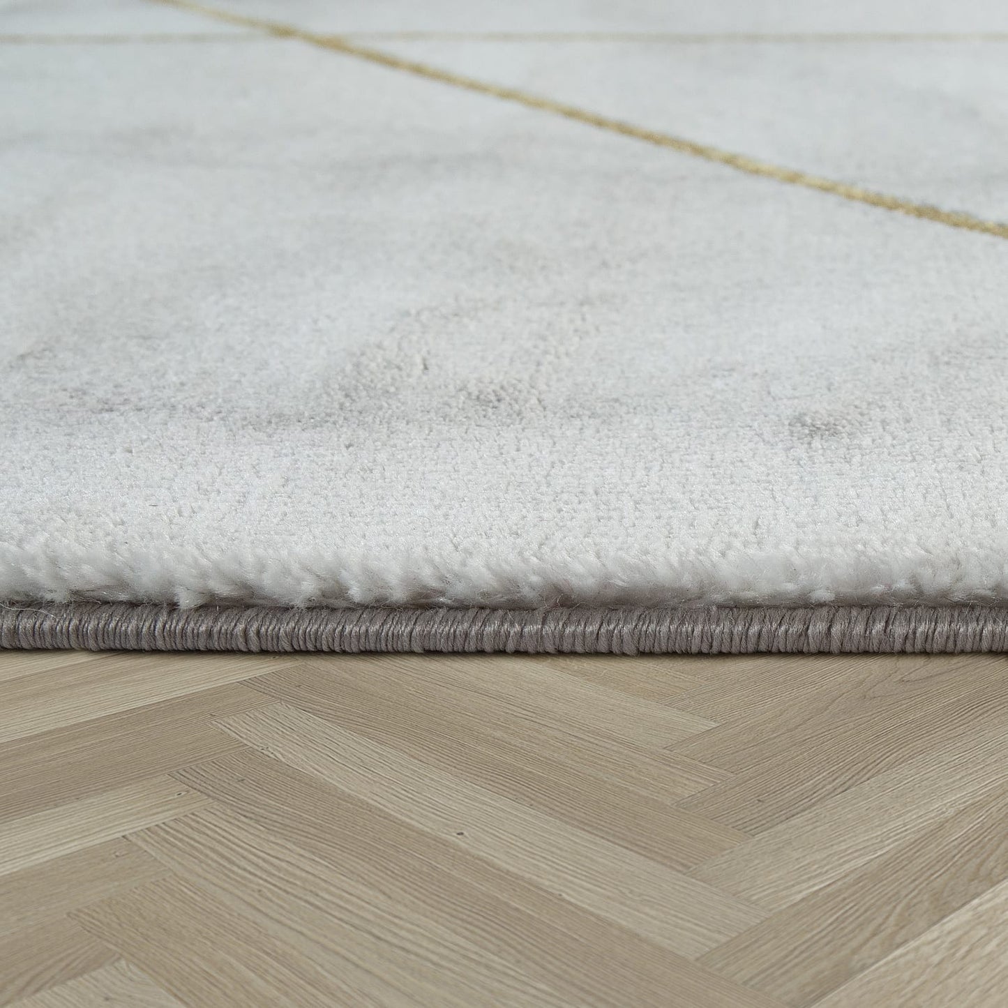 Luxurious Gold Indoor Rug with Jute Backing