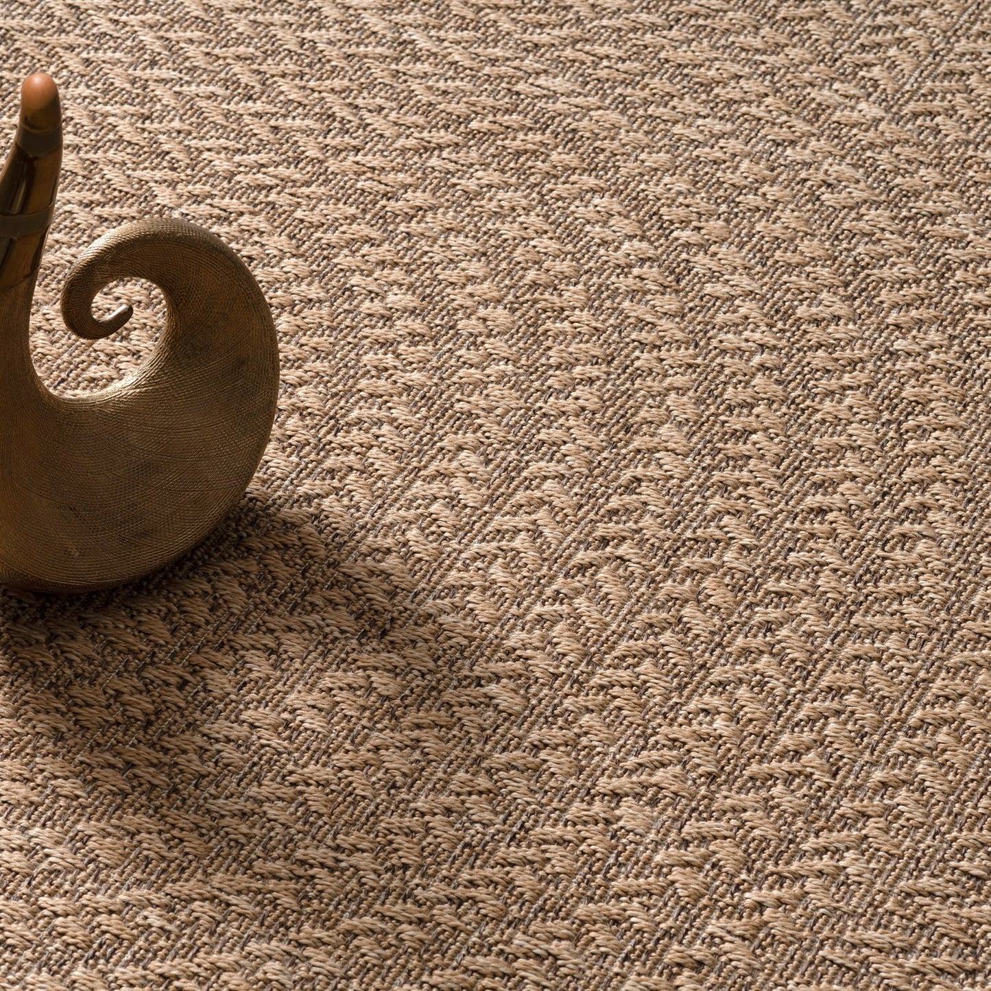 Elegant Beige Flatweave Rug for Indoor & Outdoor Comfort