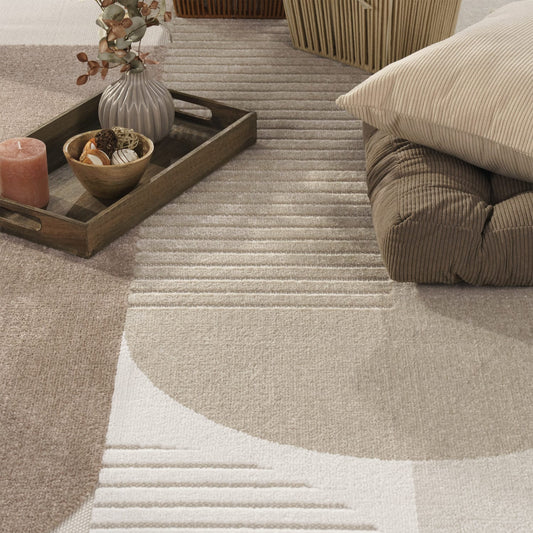 Elegant Beige Rug for Indoor and Outdoor Spaces