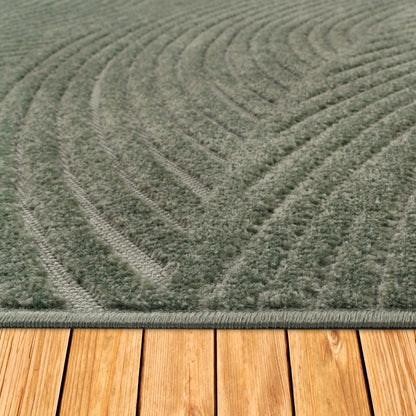 Versatile Green Rug for Indoor and Outdoor Use