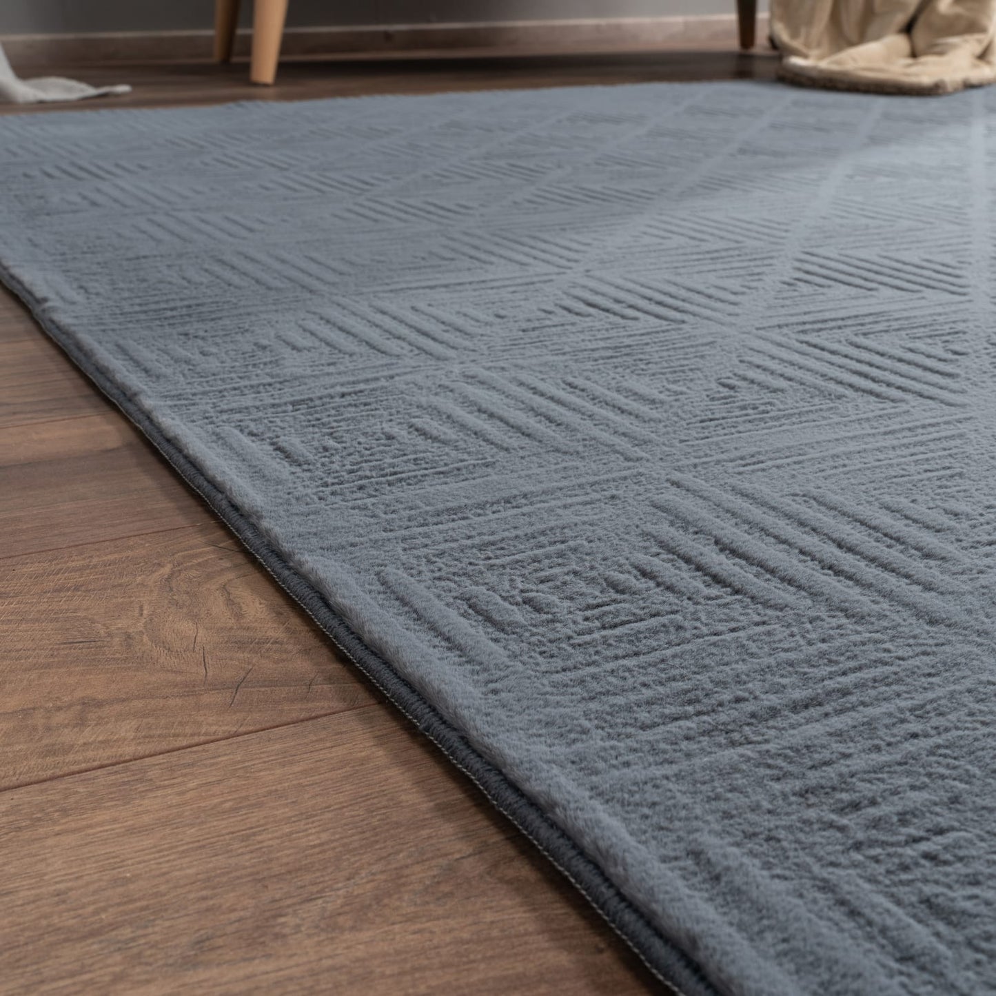 Cozy Anthracite Carpet Perfect for Underfloor Heating