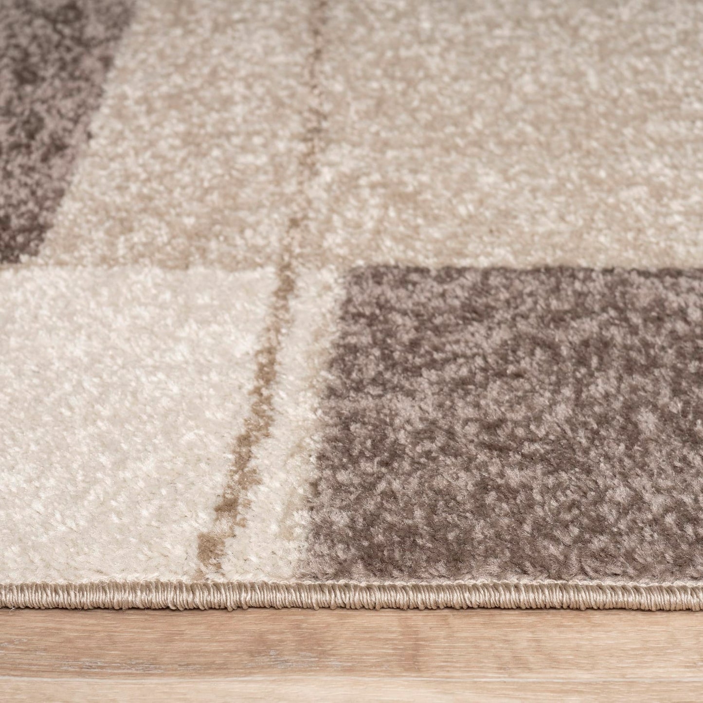 Cozy Brown Indoor Polypropylene Rug with Jute Backing