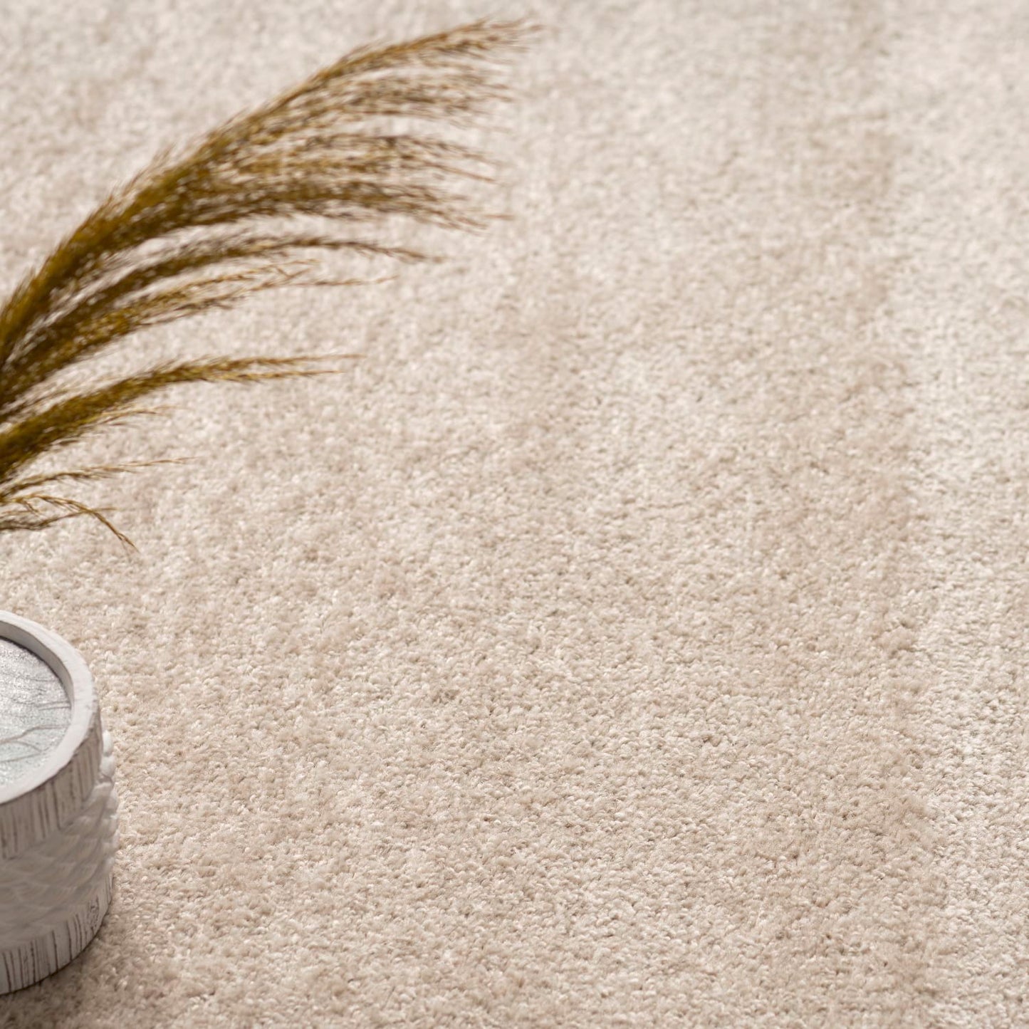 Cozy Brown Indoor Polypropylene Rug with Jute Backing